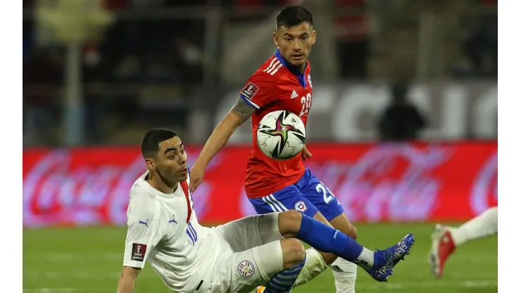 Charles Aránguiz no quiere abandonar a la Roja en su delicado momento