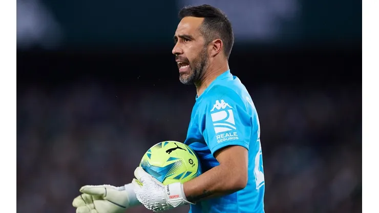 El chileno tuvo dos atajadas notables ante Alavés.
