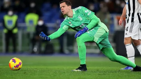 El arquero polaco no tiene su pasaporte sanitario y no podrá enfrentar al Inter de Milán por la definición de la Supercopa.