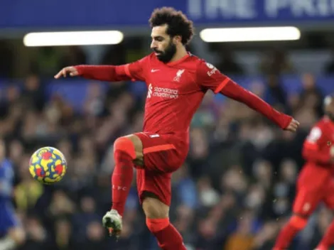 Salah le pasa la pelota a Liverpool para que defina su futuro