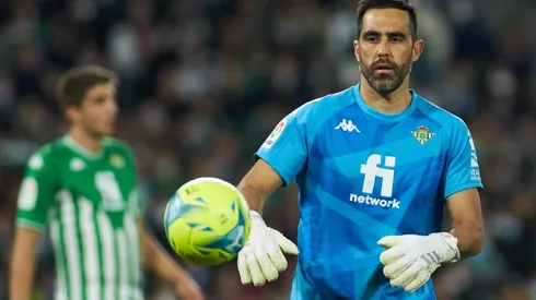 Claudio Bravo está de vuelta y en la Roja celebran