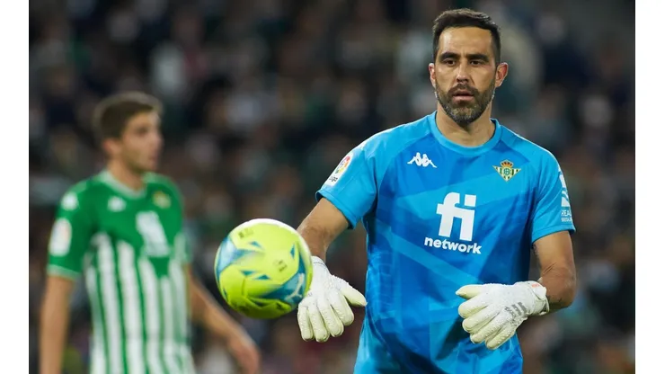 Claudio Bravo está de vuelta y en la Roja celebran