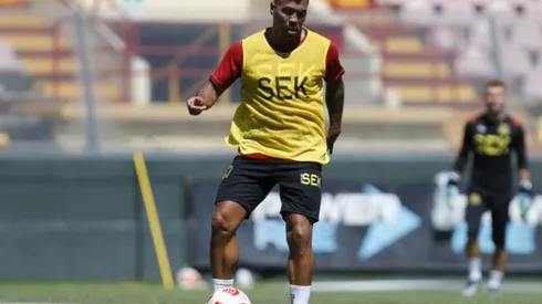 Gonzalo Espinoza llegó con todo a Unión Española