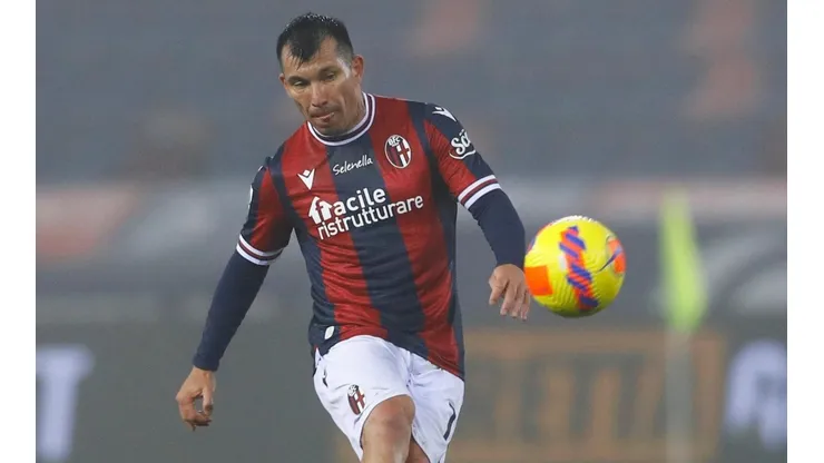 Gary Medel debe venir a Chile a fin de mes para jugar ante Argentina