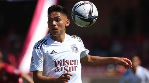 Colo Colo sube al avión a 14 juveniles para su pretemporada en Argentina.