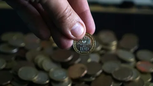 ¿A qué beneficios puedo postular si estoy pagando el CAE?