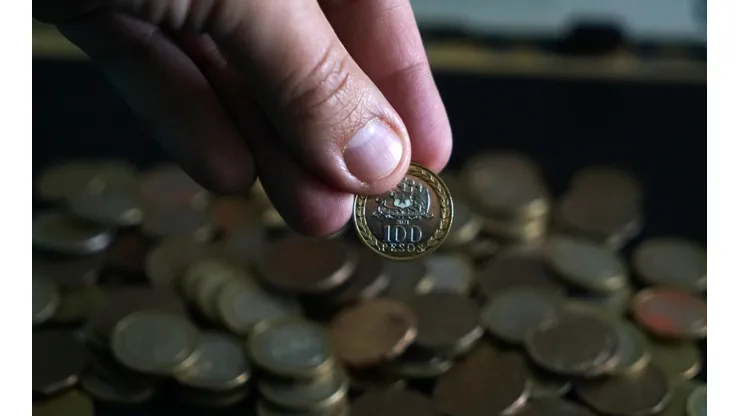 ¿A qué beneficios puedo postular si estoy pagando el CAE?