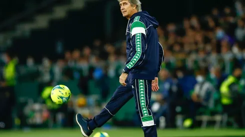 Quien quiera sacar al técnico chileno del Betis tendrá que romper el chanchito y gastar una gran suma de dinero.