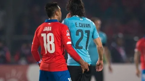 Gonzalo Jara revivió el dedo a Cavani en Copa América 2015.