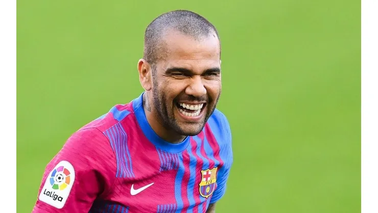 Dani Alves hizo su redebut con la camiseta de Barcelona ante Boca Juniors por la Copa Maradona
