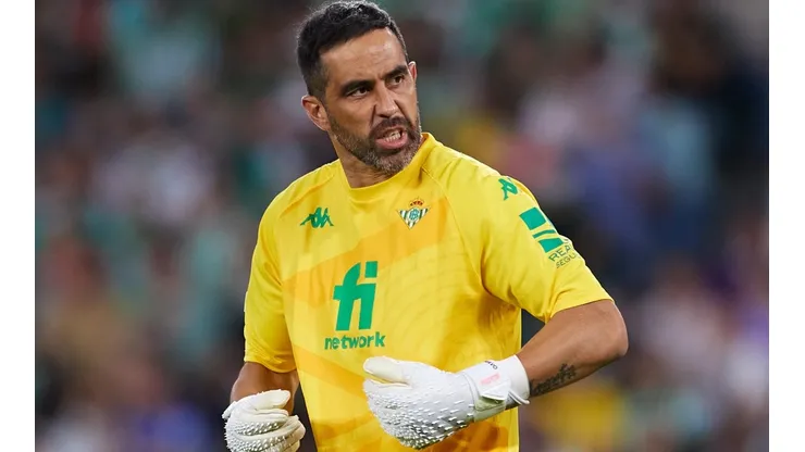 Claudio Bravo volvió a los entrenamientos y podría ver acción por la Copa del Rey.