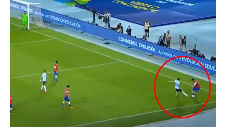 Maripán contra Lionel Messi en la Copa América