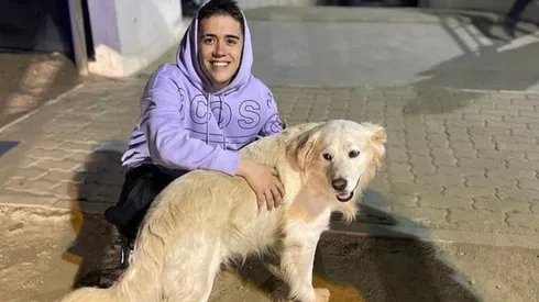 Perro interrumpe los minutos de Gazir en el escenario