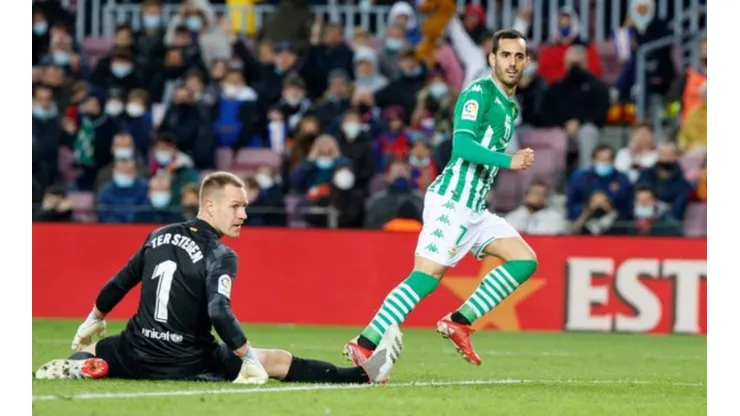 La definición de Juanmi Jiménez que le dio la victoria al Betis sobre el Barcelona