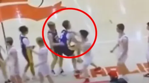 El momento de la salvaje agresión en el basket estadounidense