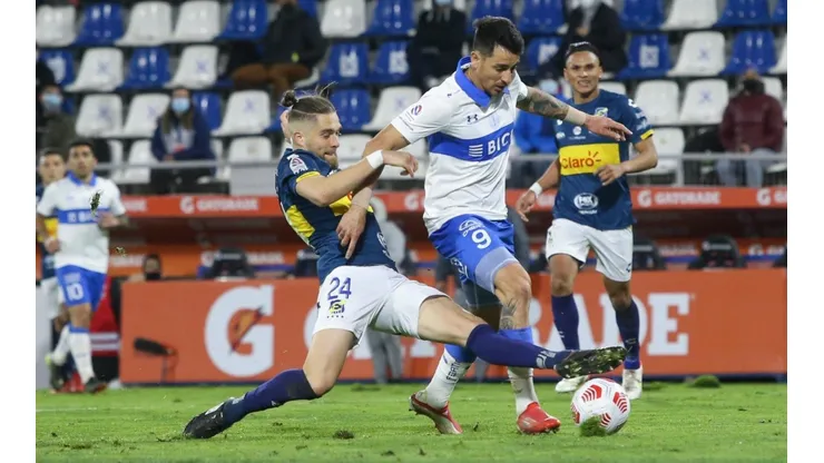 Universidad Católica aventaja por 3 puntos a Colo Colo.