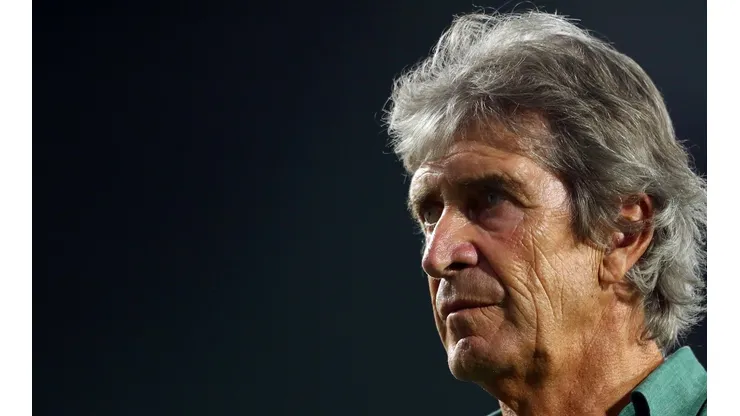 Manuel Pellegrini salió de la arena futbolística para introducirse en la actualidad política que se vive en Chile