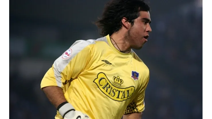 Claudio Bravo tiene en sus planes la posibilidad de regresar a Colo Colo, pero exige que se cumplan ciertas condiciones