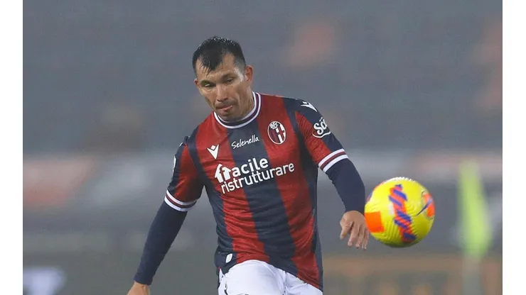 Gary Medel fue titular en el triunfo del Bologna