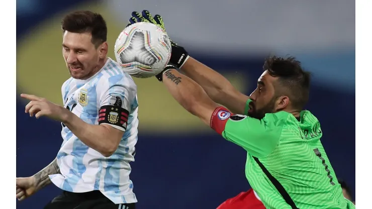 Claudio Bravo restó importancia al hecho de jugar con Argentina en Calama por las Eliminatorias.