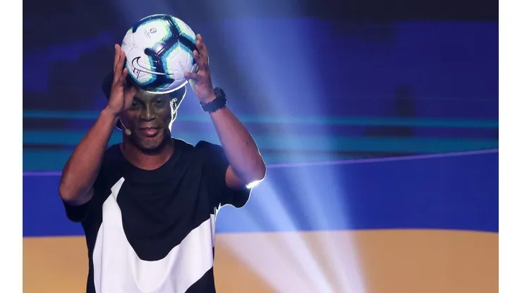 Ronaldinho debe pagar la pensión de su expareja para impedir problemas judiciales.