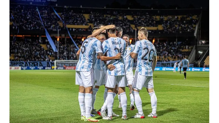 Argentina podría asegurar esta noche su pasaje para el Mundial, aunque debe vencer a Brasil y esperar otros resultados