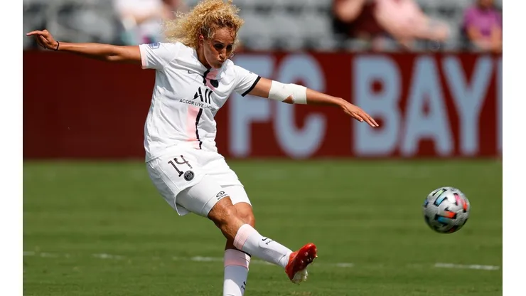 Kheira Hamraoui sufrió golpes por parte de varios atacadores.