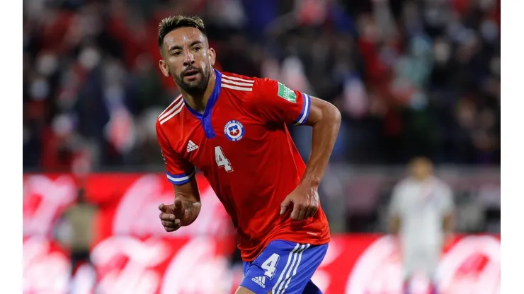 El Huaso Isla se quedó en Santiago y no estará ante Paraguay.
