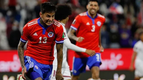 Erick Pulgar es una de las bajas sensibles de Chile frente a Paraguay.