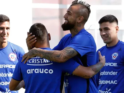 Vidal demuestra su clase a los jóvenes: "Respete al King, mi niño"