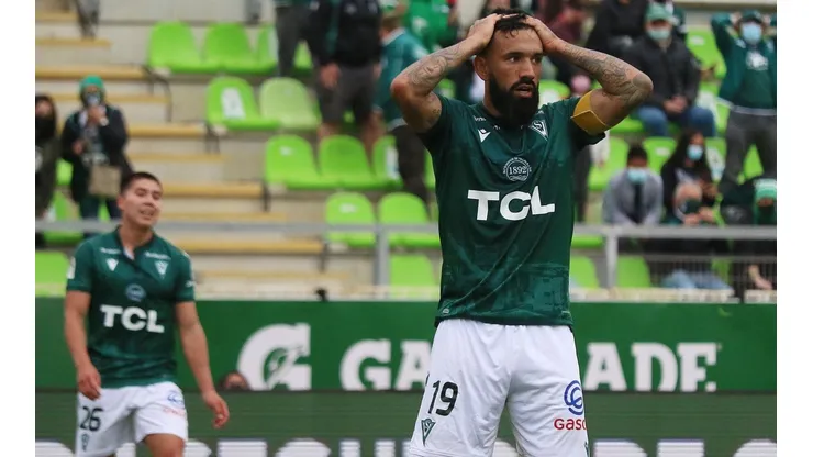 Los porteños sellaron el descenso tras caer 3-0 ante Curicó en Playa Ancha.