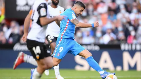 Atlético de Madrid no pudo mantener una ventaja de dos goles sobre Valencia.