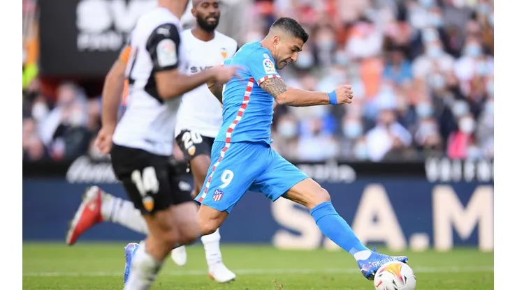 Atlético de Madrid no pudo mantener una ventaja de dos goles sobre Valencia.
