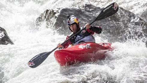 El primer episodio tiene como protagonista al kayakista español Aniol Serrasolses quien se adentró en los rápidos del río Stikine en Canada,