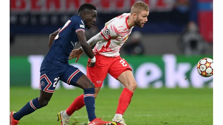 PSG cae al segundo lugar del grupo A tras el empate y la victoria del Manchester City.