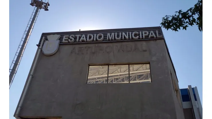 Sólo queda la sombra del nombre de Arturo Vidal del estadio Municipal de San Joaquín