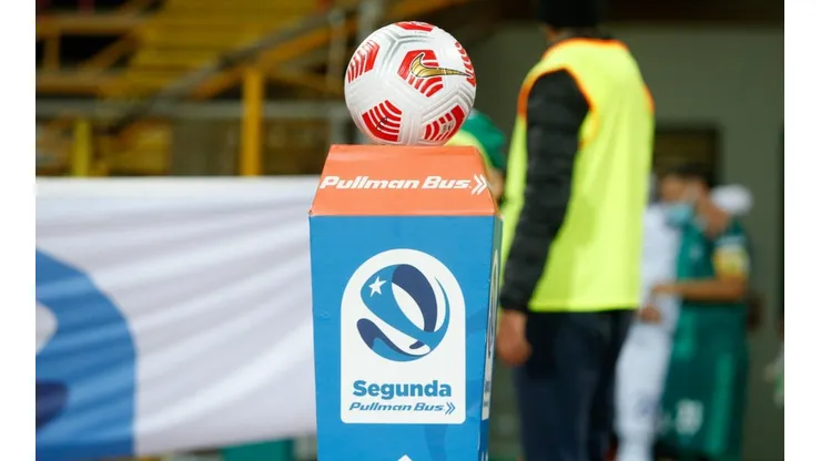 A falta de cuatro fechas para el termino del torneo Recoleta e Iberia parecen ser los elencos que buscarán el ascenso.