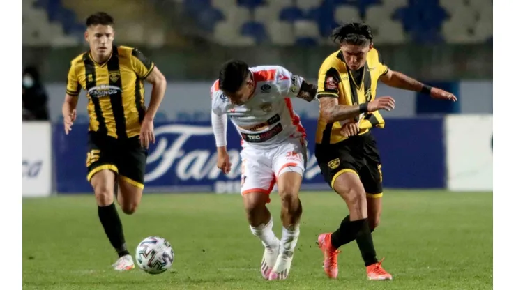 Arturo Fernández Vial venció y complicó aún más a Cobreloa.