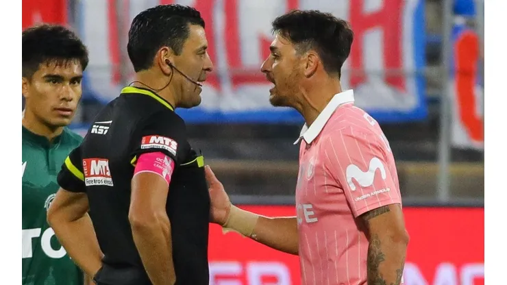 Roberto Tobar expulsó a Lanaro y Zampedri con polémica y se pierden el clásico contra Colo Colo.