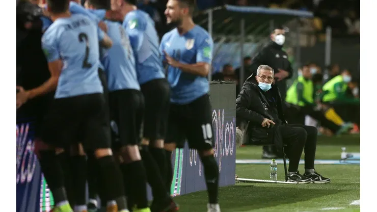 AUF analiza la salida del Maestro Tabárez en la banca de Uruguay.