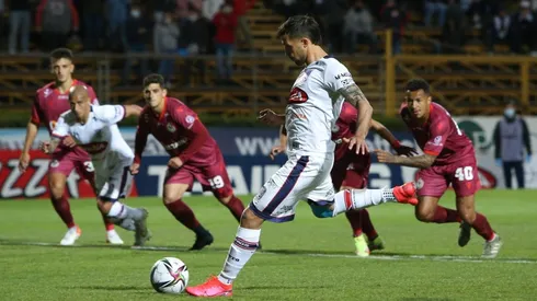 Gonzalo Sosa anotó el primer gol del partido desde el punto de penal.
