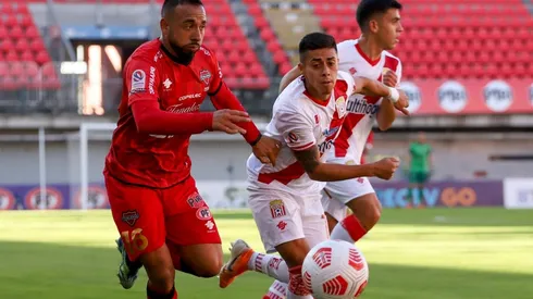 Ñublense se quedó con el clásico ante Curicó en la primera rueda.