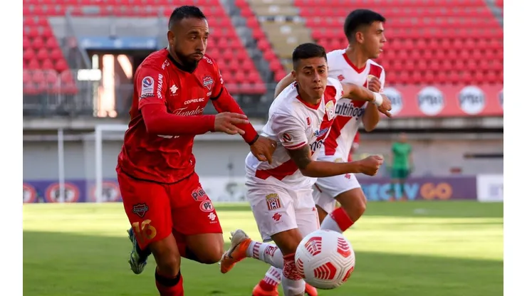 Ñublense se quedó con el clásico ante Curicó en la primera rueda.