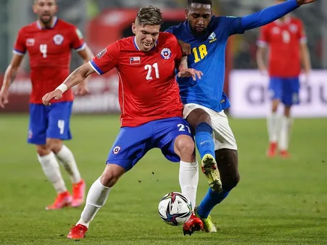 Formación de Chile: cuatro delanteros y Palacios como titular