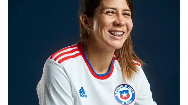 Así es la nueva camiseta alternativa de Chile junto a adidas