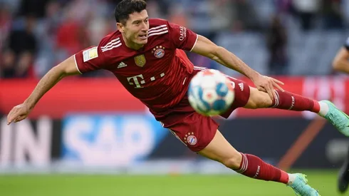 El polaco le marcó al Bochum y alargó su racha goleadora.