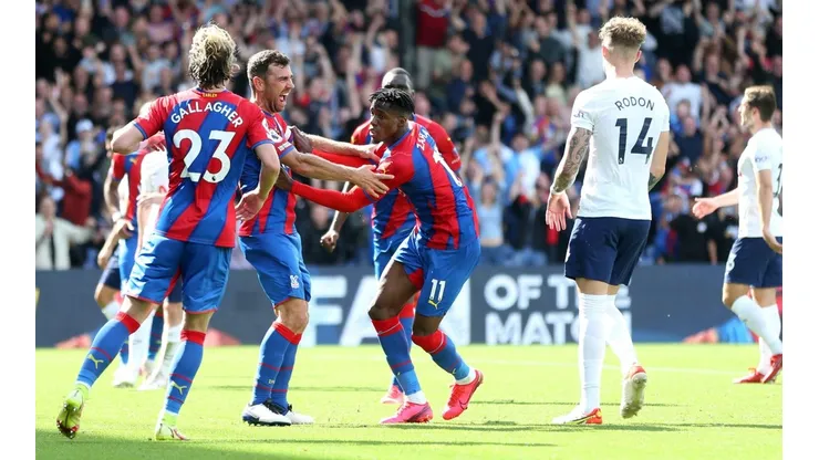 Crystal Palace goleó al Tottenham y lo complicó en la cima