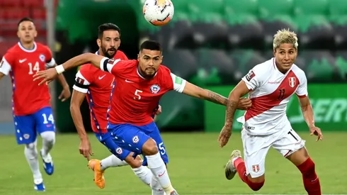 Chile vuelve a la cancha contra Perú
