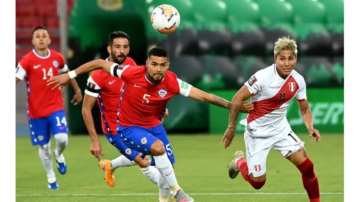 Chile vuelve a la cancha contra Perú