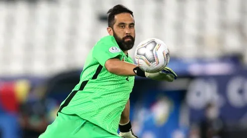 Claudio Bravo no se excusa en la altitud ni el clima y cree que Chile aún se puede clasificar.